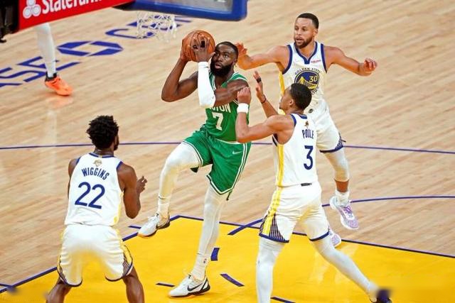 京媒:周琦愿加盟首钢 结果取决于两队谈判结果